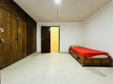 CASA EN VENTA DE 4 REC PARA REMODELAR CENTRO DE MERIDA