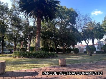 CASA EN VENTA CON DEPARTAMENTO INDEPENDIENTE EN IZCALLI DEL BOSQUE