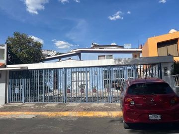 CASA EN VENTA CON DEPARTAMENTO INDEPENDIENTE EN IZCALLI DEL BOSQUE