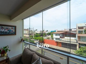 ACOGEDOR DEPARTAMENTO TRIPLEX EN VENTA EN MUY BUENA UBICACION EN MIRAFLORES