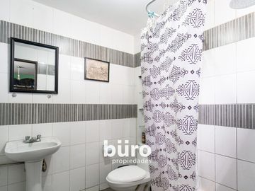 ACOGEDOR DEPARTAMENTO TRIPLEX EN VENTA EN MUY BUENA UBICACION EN MIRAFLORES