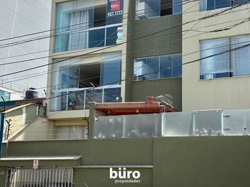 ACOGEDOR PENTHOUSE TRIPLEX EN VENTA EN MUY BUENA UBICACION EN MIRAFLORES
