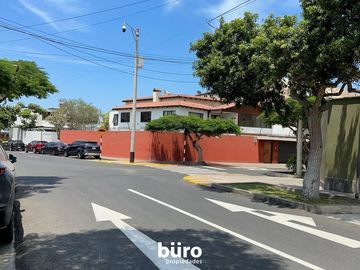 ACOGEDOR PENTHOUSE TRIPLEX EN VENTA EN MUY BUENA UBICACION EN MIRAFLORES