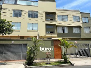 ACOGEDOR PENTHOUSE TRIPLEX EN VENTA EN MUY BUENA UBICACION EN MIRAFLORES