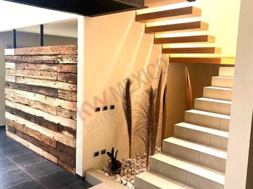 Casa en Venta de tres recamaras y amplio jardín en Vista Real
