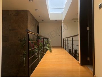 Casa en Venta de tres recamaras y amplio jardín en Vista Real