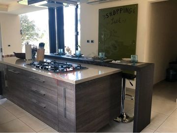 Casa en Venta de tres recamaras y amplio jardín en Vista Real