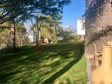 Casa en Venta de tres recamaras y amplio jardín en Vista Real