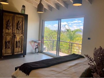 Casa en Venta de tres recamaras y amplio jardín en Vista Real