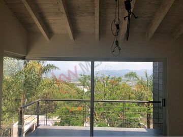Casa en Venta de tres recamaras y amplio jardín en Vista Real