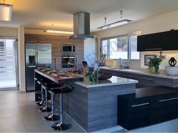 Casa en Venta de tres recamaras y amplio jardín en Vista Real