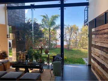 Casa en Venta de tres recamaras y amplio jardín en Vista Real