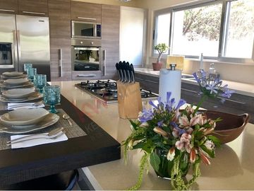 Casa en Venta de tres recamaras y amplio jardín en Vista Real