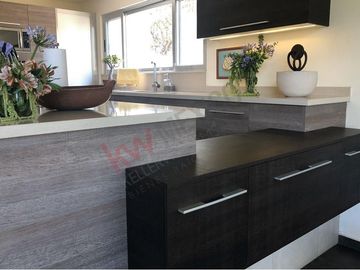 Casa en Venta de tres recamaras y amplio jardín en Vista Real