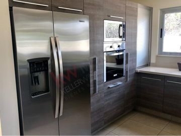 Casa en Venta de tres recamaras y amplio jardín en Vista Real