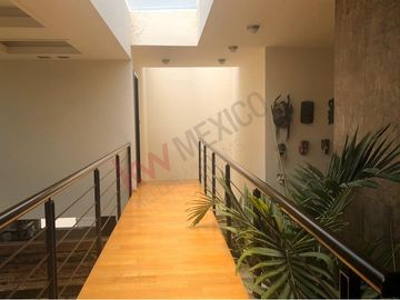 Casa en Venta de tres recamaras y amplio jardín en Vista Real
