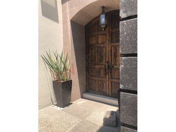 Casa en Venta de tres recamaras y amplio jardín en Vista Real
