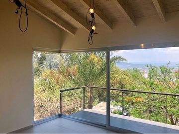 Casa en Venta de tres recamaras y amplio jardín en Vista Real