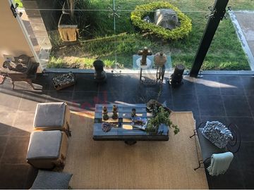 Casa en Venta de tres recamaras y amplio jardín en Vista Real