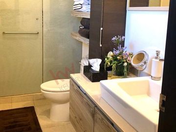 Casa en Venta de tres recamaras y amplio jardín en Vista Real