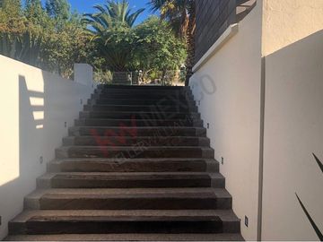 Casa en Venta de tres recamaras y amplio jardín en Vista Real