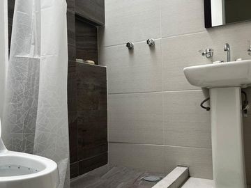 CASA ENE VENTA DE UNA PLANTA EN RESERVA QUETZALEZ