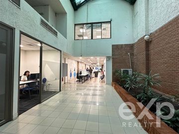 Local Comercial en Venta en Avenida Huérfanos frente Mall VIVO.