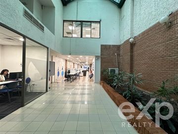 Local Comercial en Venta en Avenida Huérfanos frente Mall VIVO.