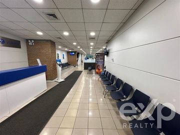 Local Comercial en Venta en Avenida Huérfanos frente Mall VIVO.