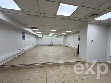 Local Comercial en Venta en Avenida Huérfanos frente Mall VIVO.