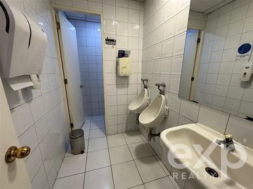Local Comercial en Venta en Avenida Huérfanos frente Mall VIVO.