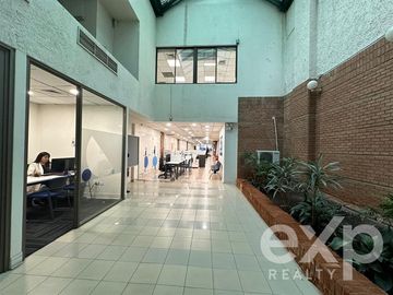 Local Comercial en Venta en Avenida Huérfanos frente Mall VIVO.
