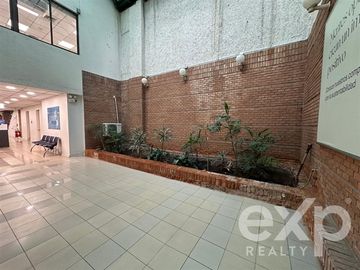 Local Comercial en Venta en Avenida Huérfanos frente Mall VIVO.