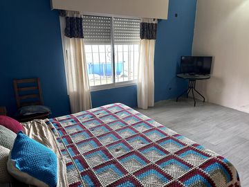 Casa en Venta en terreno de 625 m², 5 ambientes. Garage. Parrilla. Gran parque verde. Barrio Los Naranjos, Zárate