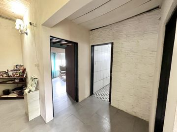Casa en Venta en terreno de 625 m², 5 ambientes. Garage. Parrilla. Gran parque verde. Barrio Los Naranjos, Zárate
