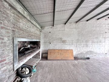 Casa en Venta en terreno de 625 m², 5 ambientes. Garage. Parrilla. Gran parque verde. Barrio Los Naranjos, Zárate