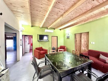 Casa en Venta en terreno de 625 m², 5 ambientes. Garage. Parrilla. Gran parque verde. Barrio Los Naranjos, Zárate