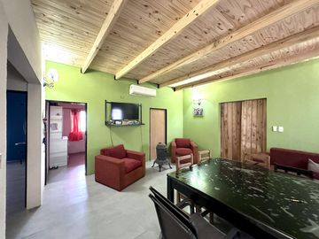 Casa en Venta en terreno de 625 m², 5 ambientes. Garage. Parrilla. Gran parque verde. Barrio Los Naranjos, Zárate