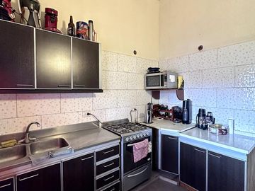 Casa en Venta en terreno de 625 m², 5 ambientes. Garage. Parrilla. Gran parque verde. Barrio Los Naranjos, Zárate
