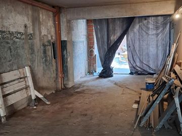 Local importante en exclusivo edificio con diseño MMCV en Villa Pueyrredon, apto gastronomía