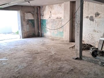 Local importante en exclusivo edificio con diseño MMCV en Villa Pueyrredon, apto gastronomía