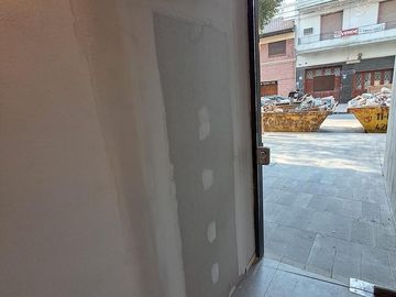Local importante en exclusivo edificio con diseño MMCV en Villa Pueyrredon, apto gastronomía