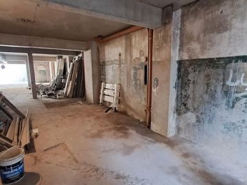 Local importante en exclusivo edificio con diseño MMCV en Villa Pueyrredon, apto gastronomía