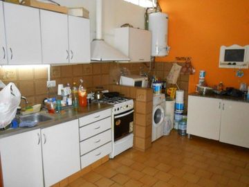 Venta PH 4 Amb.  Pta. Baja en Ramos Mejía - Buen Estado  a Mts. Av. de Mayo  Con Patio y Fdo.