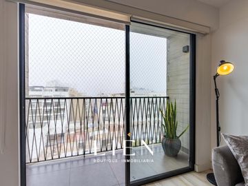Si sueñas con vivir cerca al malecón y tener tu propia terraza, este dúplex es para ti