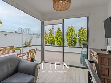 Si sueñas con vivir cerca al malecón y tener tu propia terraza, este dúplex es para ti