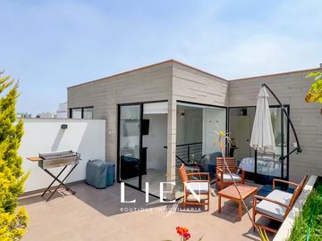 Si sueñas con vivir cerca al malecón y tener tu propia terraza, este dúplex es para ti