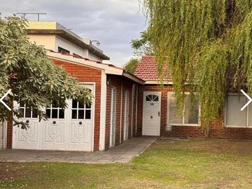 Chalet en  Luzuriaga en una planta - 2 dormitorios - terreno libre