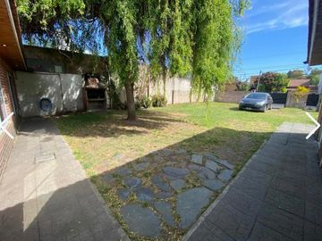 Chalet en  Luzuriaga en una planta - 2 dormitorios - terreno libre
