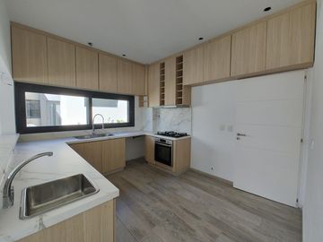 Casa en Venta - 7 AMB en Virazón, Nordelta